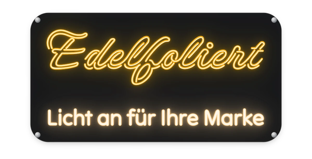 Leuchtender LED-Neon-Schriftzug „edelfoliert“ auf klarer Acryl-Rückplatte an einer Wand
