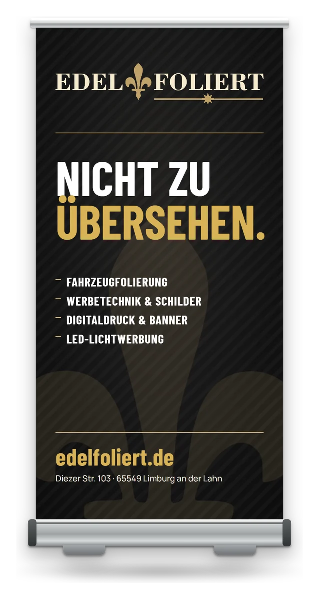 Aufgestelltes Roll-up mit vollflächiger Nordstein-Bau-Werbung in der Edelfoliert Werkstatthalle